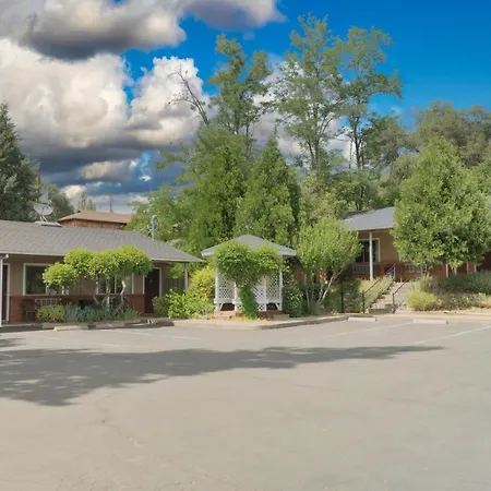 Mariposa Lodge-3