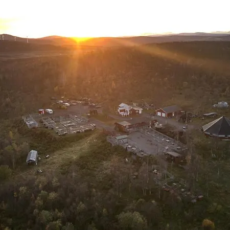 Husky Lodge Hostel-3