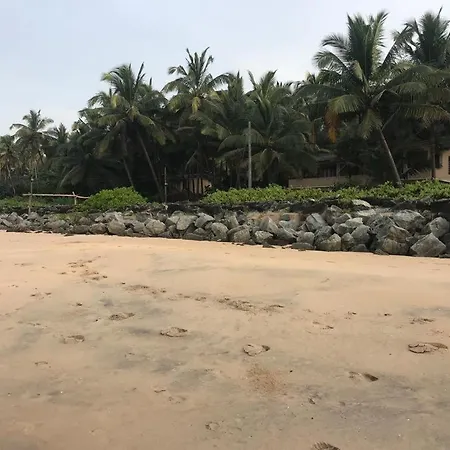 Kizhunna Rock Beach House-3