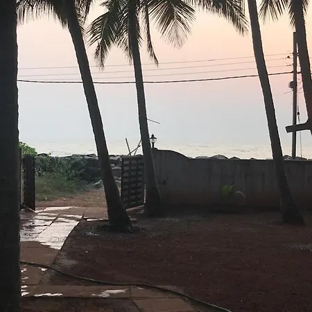 Kizhunna Rock Beach House-2