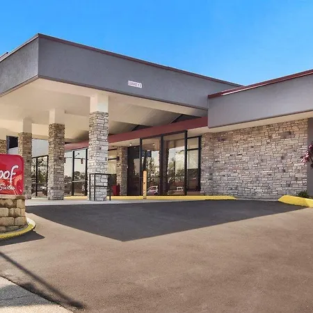 Red Roof Plus+ & Suites Erie-3