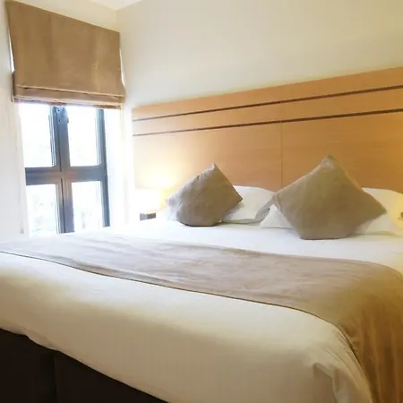Lodge Drive Serviced Apartments-2