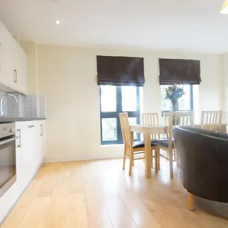 Lodge Drive Serviced Apartments-2