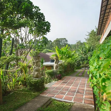 Giriwood Hotel & Villa-3