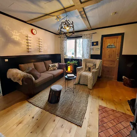 Husky Lodge Hostel-3