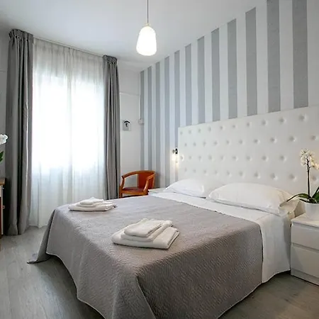 Hotel La Perla Rimini-3