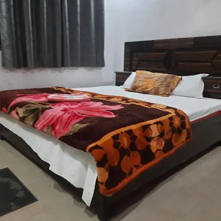 Staymaker Hotel Raj Ganga-3
