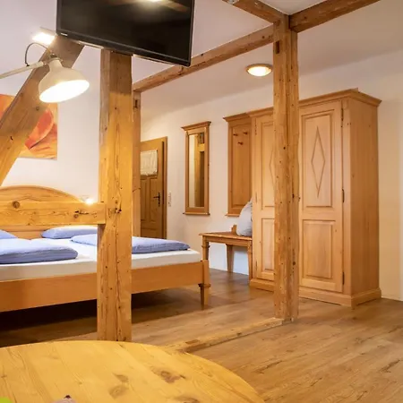 Naturhotel Holzwurm-3