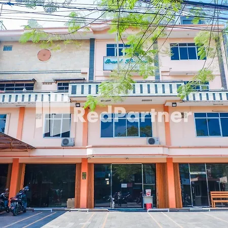 Grand Kembar Hotel Mitra Reddoorz-3