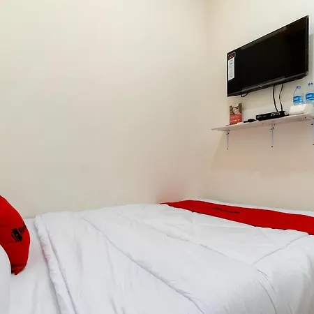 Reddoorz Plus Near Rs Royal Taruma Grogol-2