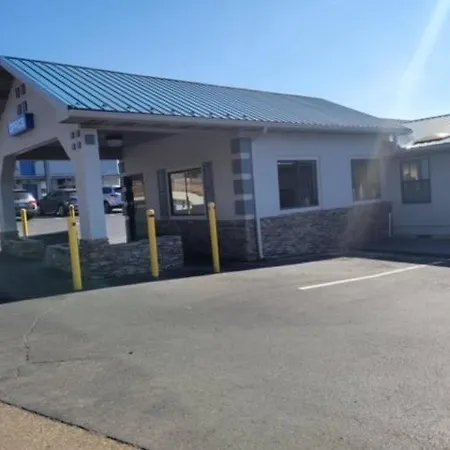 Smokies Inn - New Linens & Ultrafast Wifi - Friendliest Hospitality Guaranteed!-2