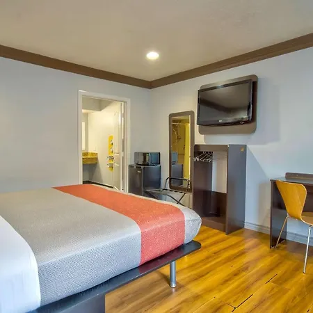 Motel 6 Gardena-3