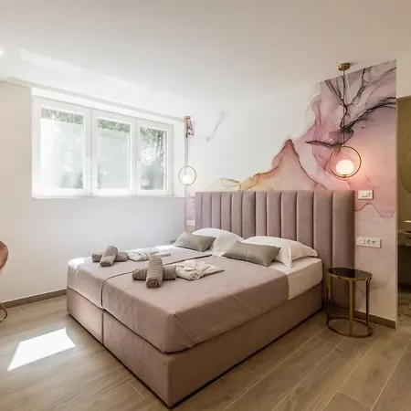 Diamond Luxury Rooms-3