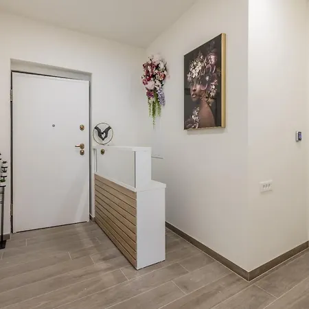 Diamond Luxury Rooms-2