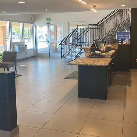 Quality Inn & Suites Near Downtown Bakersfield-2