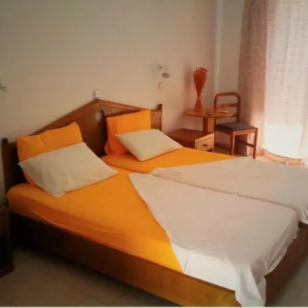 Room In Studio - Rock Garden Apartment By The Beach-3