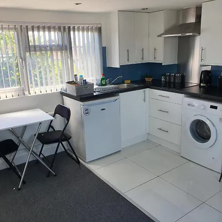 New Self Contained Flat,In Hayes, Free Parking-2