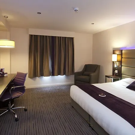 Premier Inn Dundee North-3