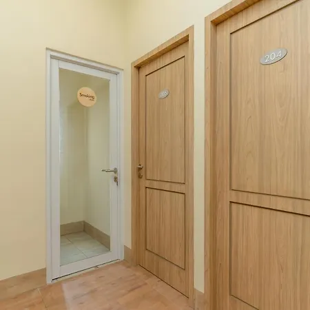 Reddoorz Plus Near Rs Royal Taruma Grogol-3