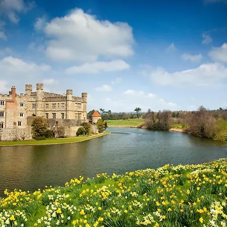 Leeds Castle Maiden'S Tower-3