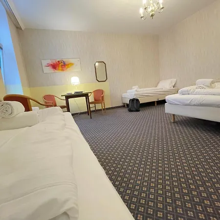 Hotel Tabor Rooms-3