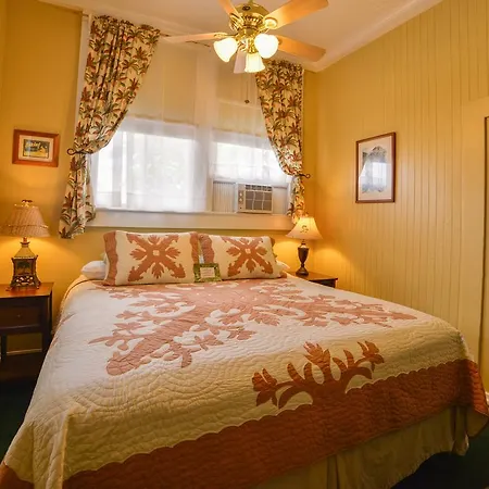 Wailuku Guesthouse-2