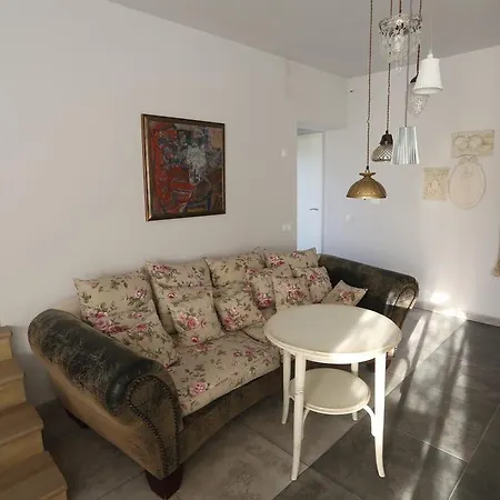 Pastel Guesthouse-2