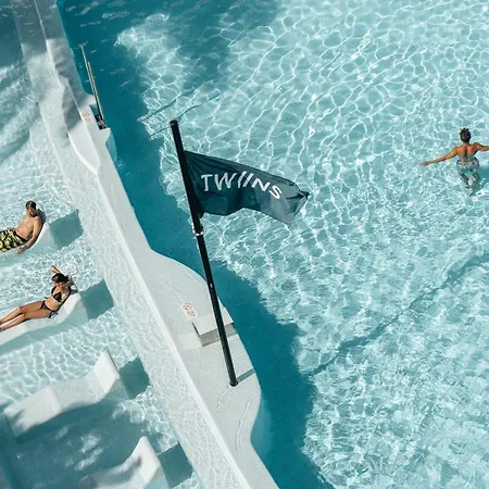 The Ibiza Twiins - 4* Sup-2