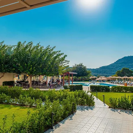 Zoes Hotel & Suites-3