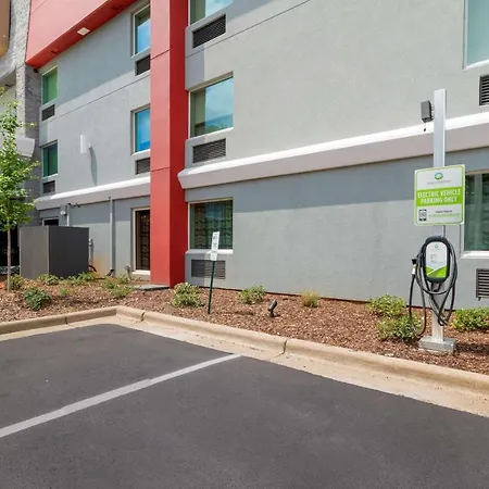Best Western Plus Cleveland Inn & Suites-3
