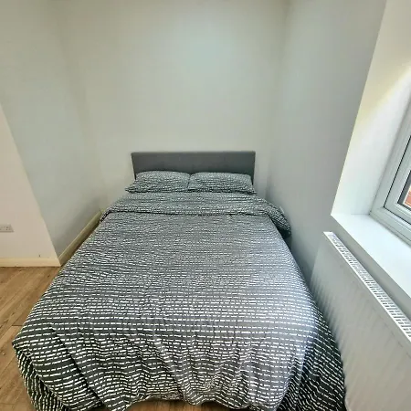 Mile End Budget Guesthouse-3