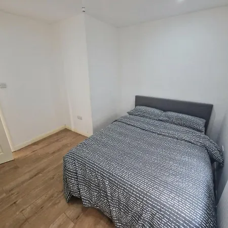 Mile End Budget Guesthouse-2