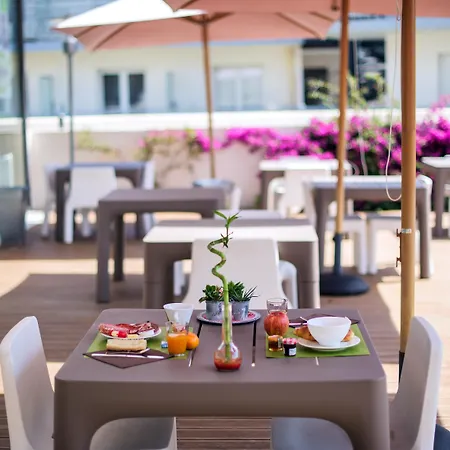 Comfort Aparthotel Antibes Le Maestria-3