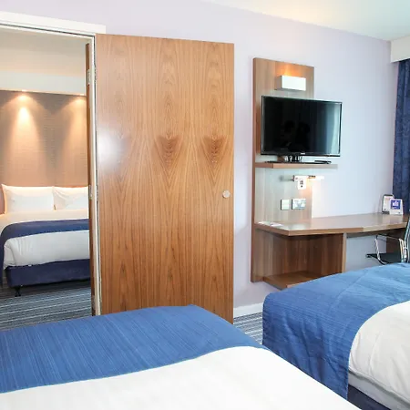 Holiday Inn Express London Heathrow T5 By Ihg-2
