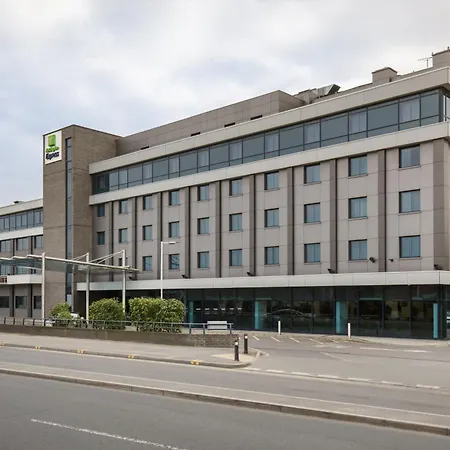 Holiday Inn Express London Heathrow T5 By Ihg-2