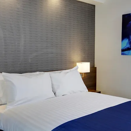 Holiday Inn Express London - Excel By Ihg-3