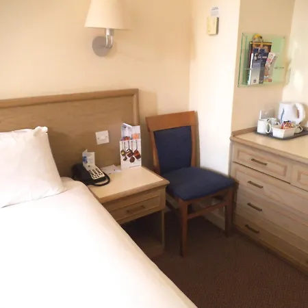 Airport Inn Gatwick-3