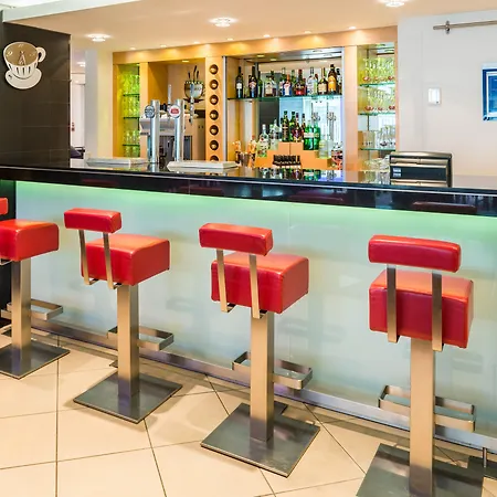 Holiday Inn Express London-Swiss Cottage-2