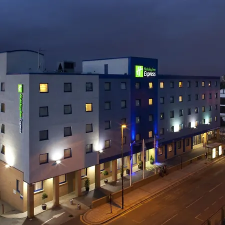 Holiday Inn Express Park Royal By Ihg-2