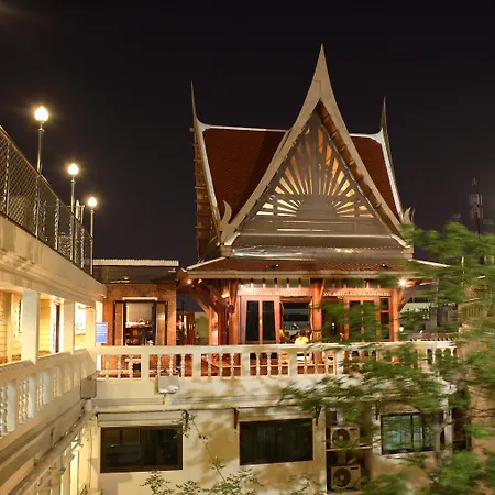 D&D Inn Khaosan-2