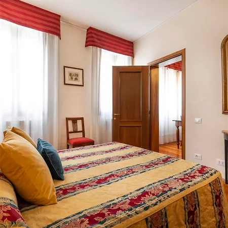 Palazzo Schiavoni Residenza D'Epoca & Suite-Apartments-2