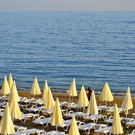 Azura Deluxe Resort & Spa-2