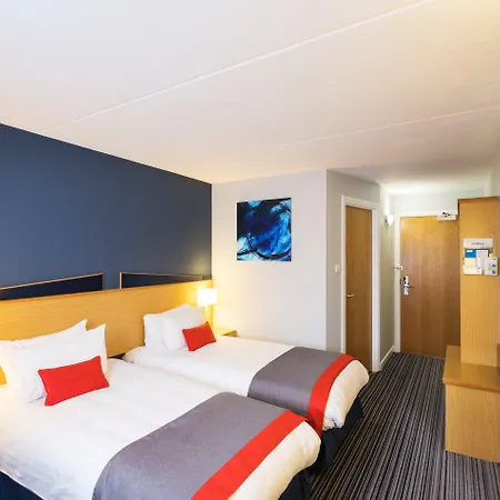 Holiday Inn Express Perth By Ihg-2
