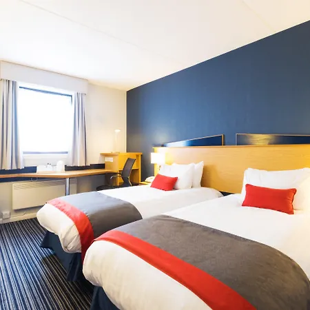Holiday Inn Express Perth By Ihg-2