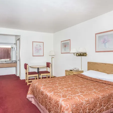 Super 8 By Wyndham Phoenix Metro North-2
