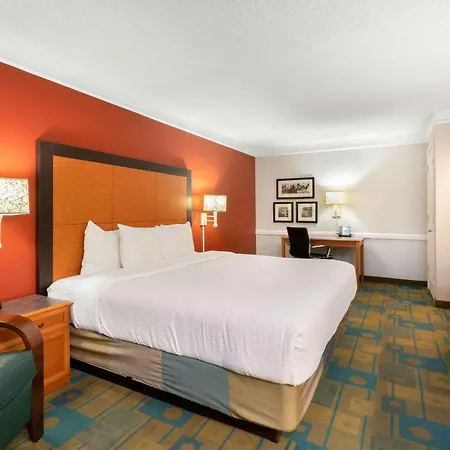 La Quinta Inn By Wyndham Phoenix Sky Harbor Airport-2