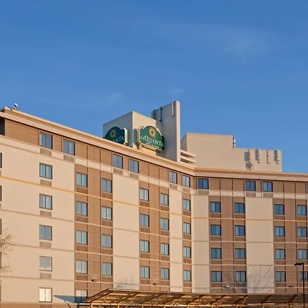 La Quinta Inn & Suites By Wyndham Boston Somerville-3