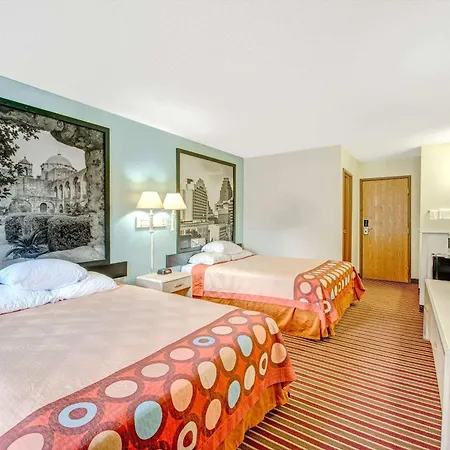 Super 8 By Wyndham San Antonio/Fiesta-3