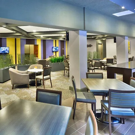 Embassy Suites By Hilton Denver Central Park-3