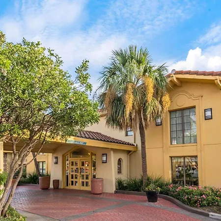 La Quinta Inn By Wyndham San Antonio Market Square-3